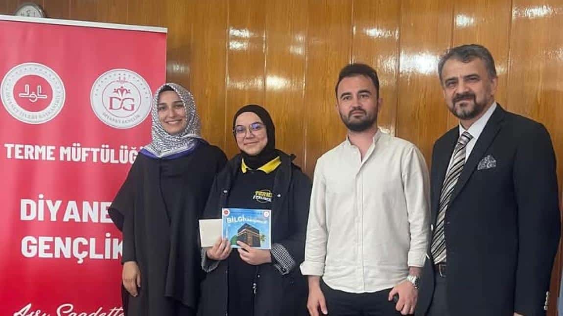 Diyanet İşleri Başkanlığımızın Türkiye Geneli Düzenlemiş Olduğu Yarışmada Dereceye Giren Öğrencimiz 11A Sınıfından Nisanur Korkmaz, Terme Müftülüğü Tarafından Ödüllendirildi